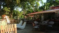 Playa Bluff Lodge