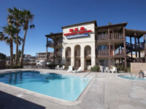 パームス イン & スイーツ パームデールのホテル