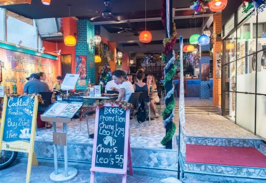 5. 카오산 아트 호..