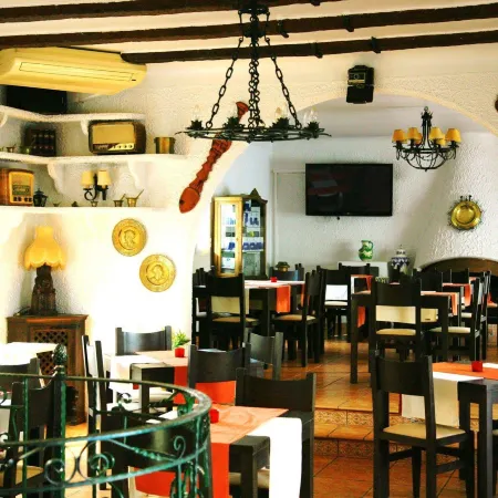 Villa Columbus Rooms and Restaurant