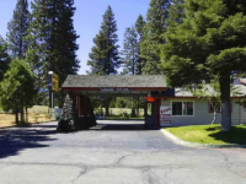 Sis Q Inn Hoteles en Weed