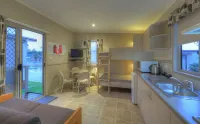 Clyde View Holiday Park Hotel di Broulee