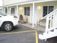 Coastal Inn and Suites - parking