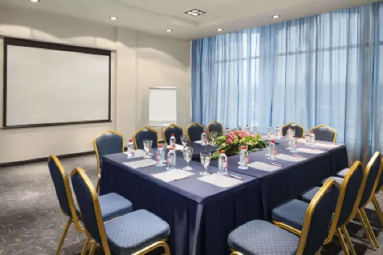 Ramada By Wyndham Yekaterinburg Hotel & Spa (Рамада Екатеринбург) Отели рядом с Аэропорт Кольцово