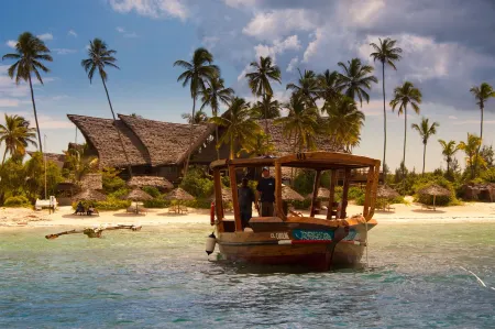 Kena Beach Hotel Отели рядом с достопримечательностью «Мнемба»