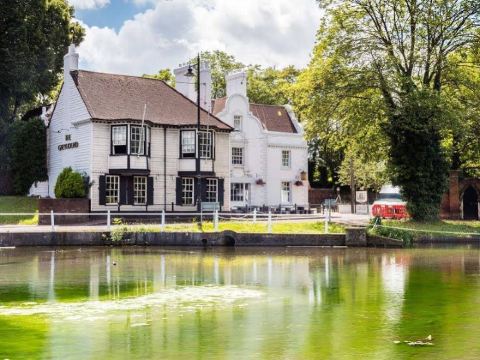 グレイハウンド ホテル