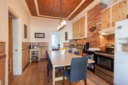 Bed and Breakfast du Village Bbv Отели рядом с достопримечательностью «Парк олимпик де Монреаль»