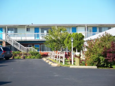 Blue Sea Motor Inn Отели в г. 