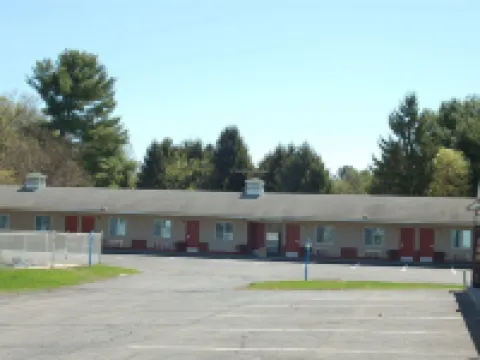 Blue Sky Inn Glens Falls-Saratoga-Lake George Hotels in Moreau
