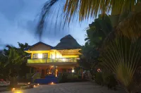 Coconut Row Boutique Hotel