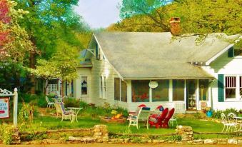 Maple Leaf Cottage Inn - Housity