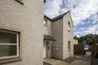 6 Varis Apartments