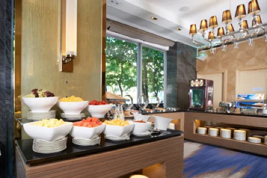 Dorsett Tsuen Wan Отели рядом с достопримечательностью «Гонконгский Диснейленд»