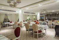 Fragrant Nature Kochi - A Five star Classified Hotel - breakfast