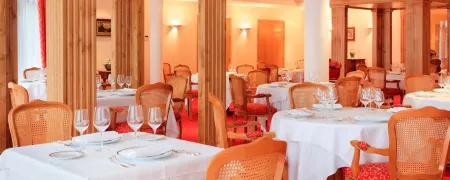 MÉDICIS Home Dijon les Petites Roches Отели рядом с достопримечательностью «Площадь Либерасьон»