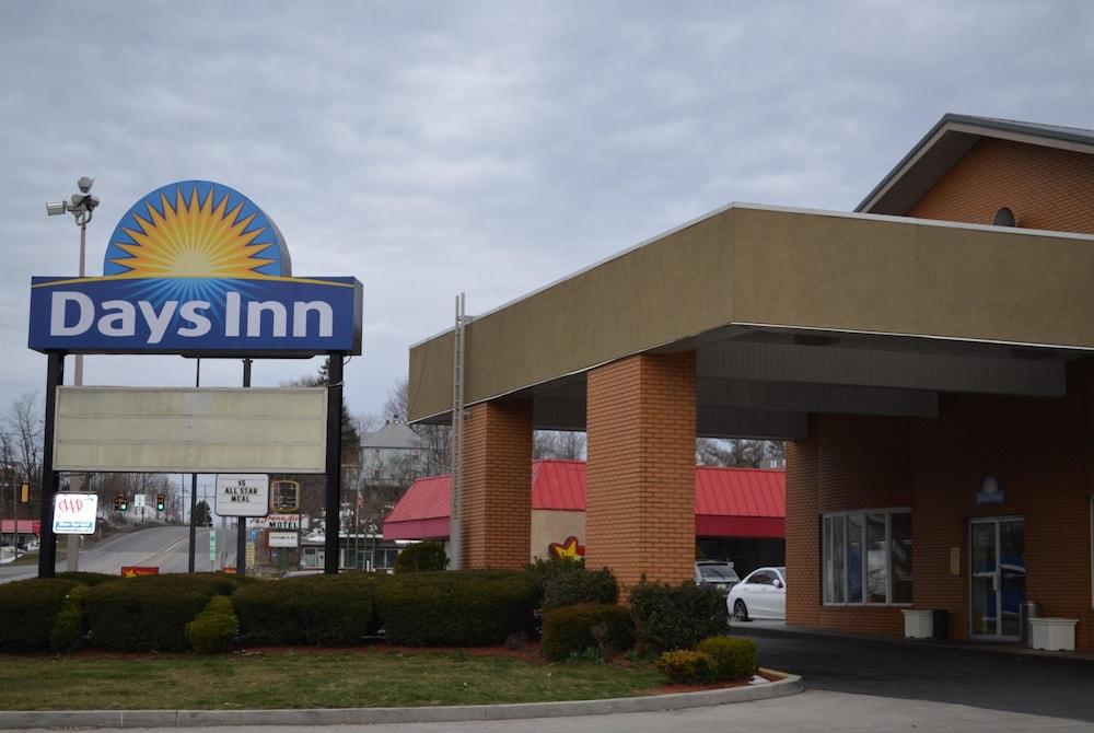 Days Inn by Wyndham Breezewood