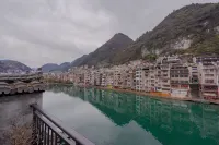 Xiaoshuchuan Riverside View Guesthouse (Zhenyuan Ancient Town) - Bjergudsigt