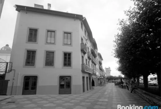 桑坦德霍斯蒂亞酒店