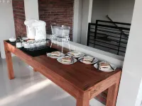 Hastina Hotel Lombok - breakfast
