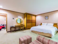 Zuiranju Holiday Hotel Hotels in Deqing