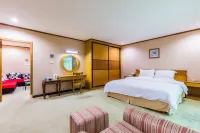 Zuiranju Holiday Hotel Hotels in Deqing