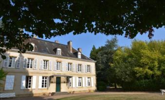 Vintage Mansion in Saint Aubin Sur Loire with Pool