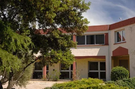 Hotel le Lagon Отели в г. Тавель