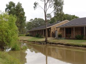 Magdala Motor Lodge & Lakeside Restaurant