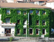 Le Château Hotéis em Saint-Barthelemy-de-Vals