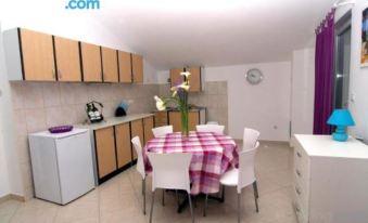 Nikic Apartments - Housity