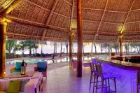 Bluebay Beach Resort & Spa - bar