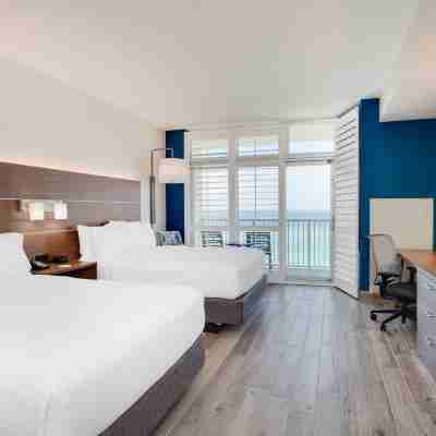 Holiday Inn Express & Suites Panama City Beach - Beachfront Rooms