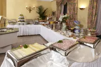 International au Lac Historic Lakeside Hotel - Aamiainen