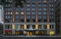 Kimpton Journeyman Hotels near Veterans Park