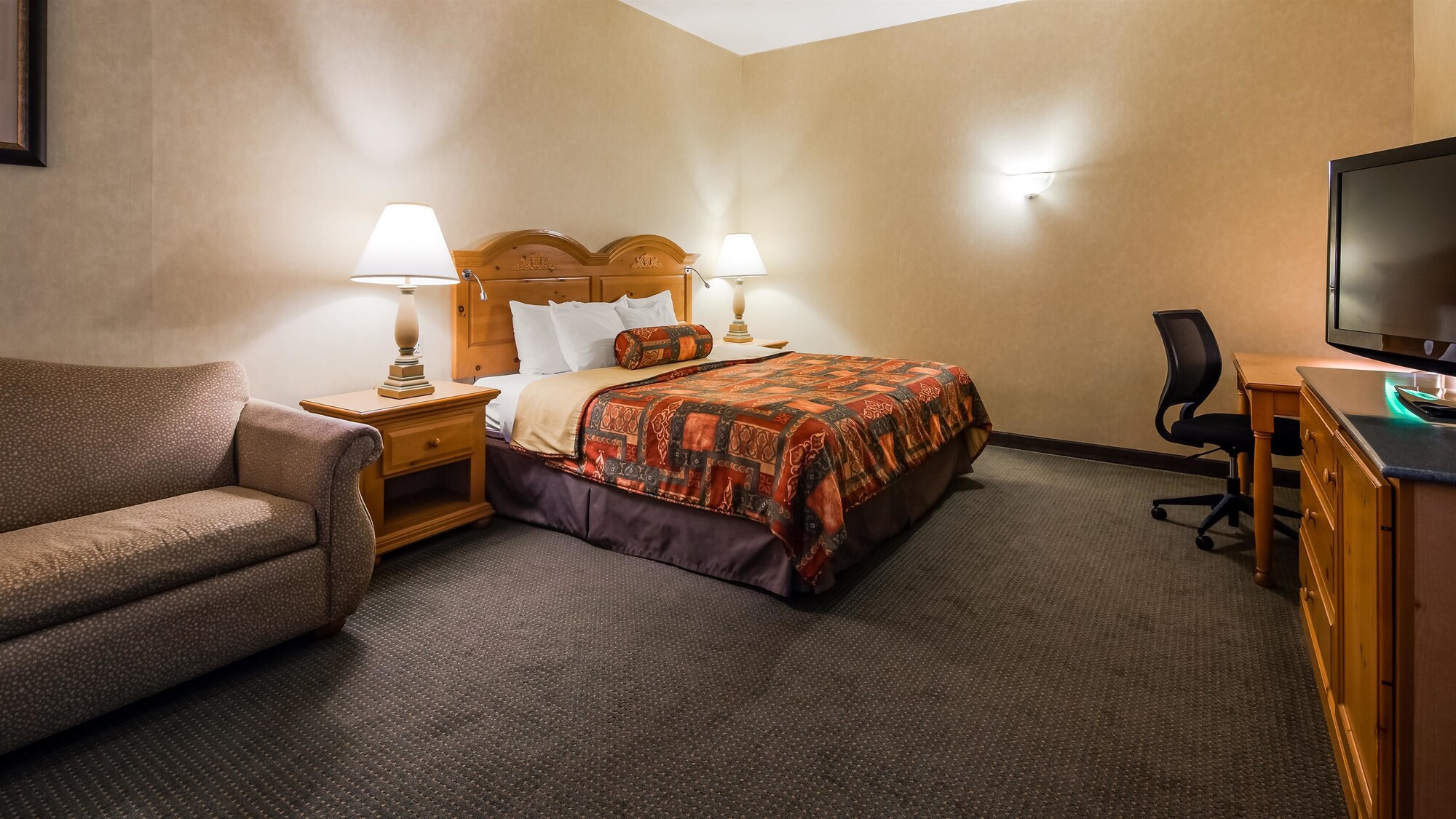 Best Western Plus Revere Inn & Suites