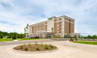 Holiday Inn & Suites Farmington Hills - Detroit NW