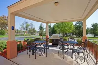Sonesta Simply Suites Somerset - parking