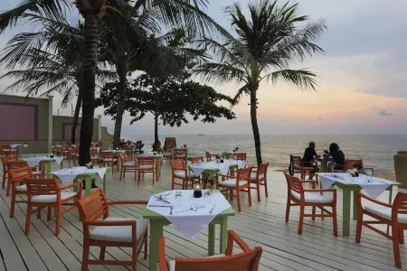 La Veranda Resort Phu Quoc - MGallery Отели рядом с достопримечательностью «Chinh Toa Dalat»