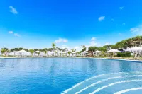 Sheraton Okinawa Sunmarina Resort - Uima-altaat