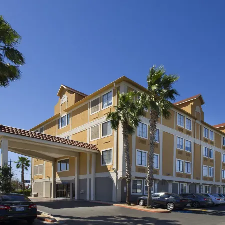 Holiday Inn Express & Suites SAN ANTONIO-DTWN MARKET AREA by IHG Отели рядом с достопримечательностью «Центр города - Набережная»