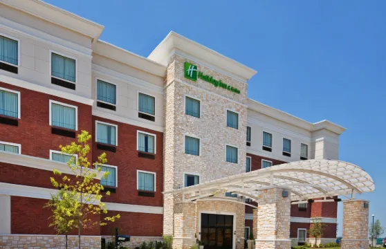 Holiday Inn & Suites 麥金尼的黃金國