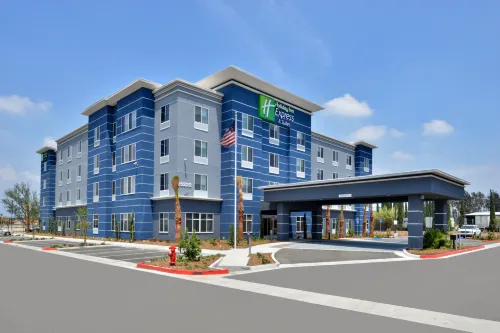 Holiday Inn Express & Suites Loma Linda- San Bernardino S - Pet friendly