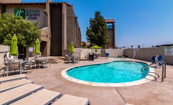 Holiday Inn Express & Suites Camarillo