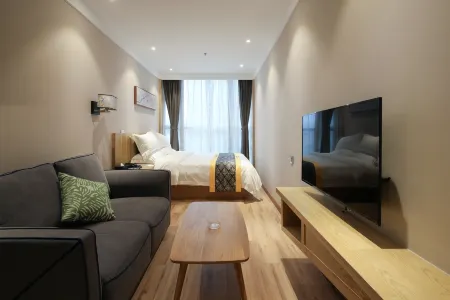 Couple Expert Boutique Hotel (Dongmen Old Street Station)