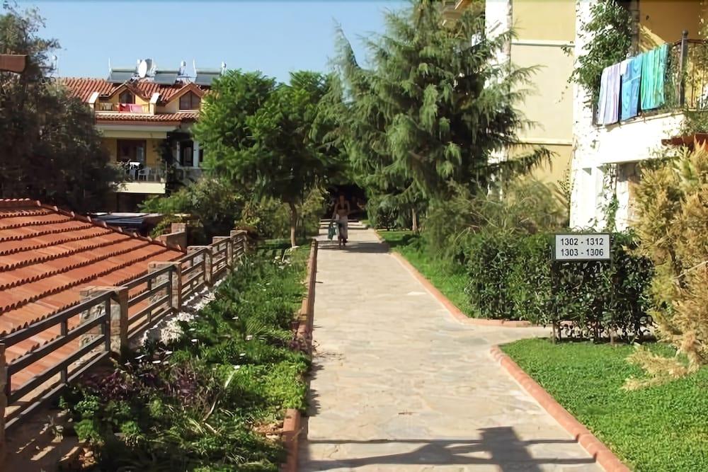 Perdikia Hill Hotel and Villas