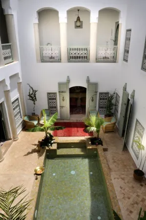 Riad les Hibiscus Отели рядом с достопримечательностью «Agafay Marrakech - Activités Quad buggy Chameau et diner spectacle»