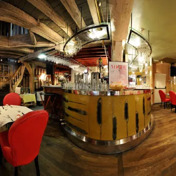 Logis Hôtel du Cirque Troyes Centre Historique Отели рядом с достопримечательностью «Музей Сен-Луп»