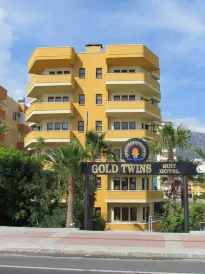 Gold Twins Relax Beach酒店