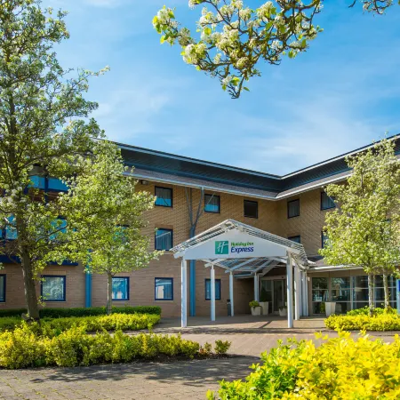 Holiday Inn Express MILTON KEYNES by IHG Отели рядом с достопримечательностью «Железнодорожный вокзал Блетчли»