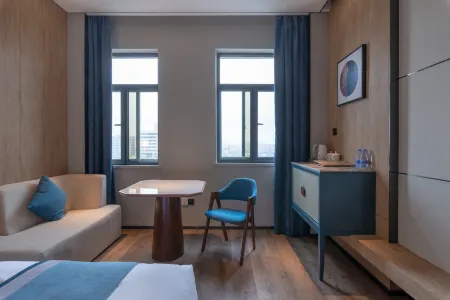 Meinian 21° International Hotel (Changsha Central South University New Campus) Отели рядом с достопримечательностью «Xie Zilong Photography Museum»